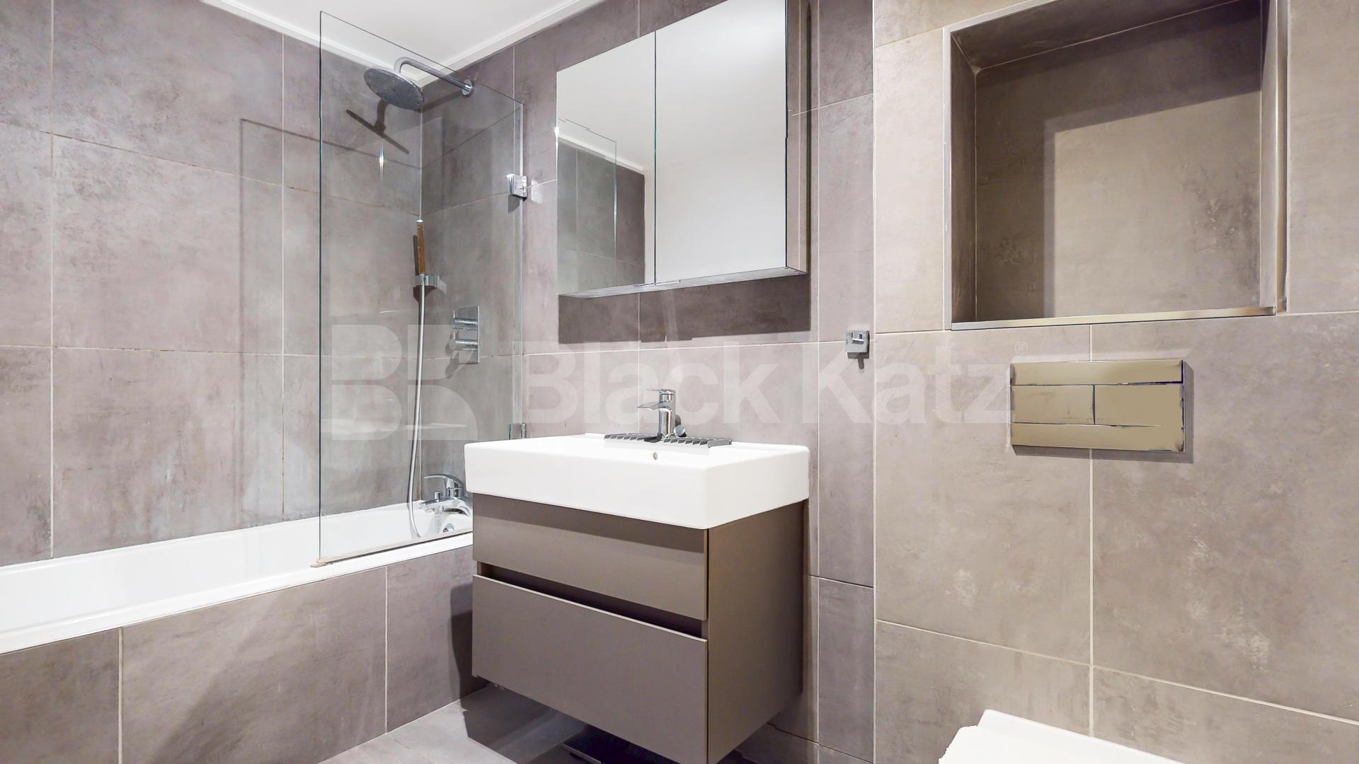 Stylish One-Bedroom Apartment in Prime Old Street Location – 764 Sq Ft City Road, Old Street